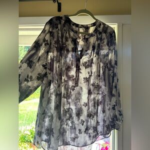 Simply Vera Vera Wang Black and Gray Floral Blouse